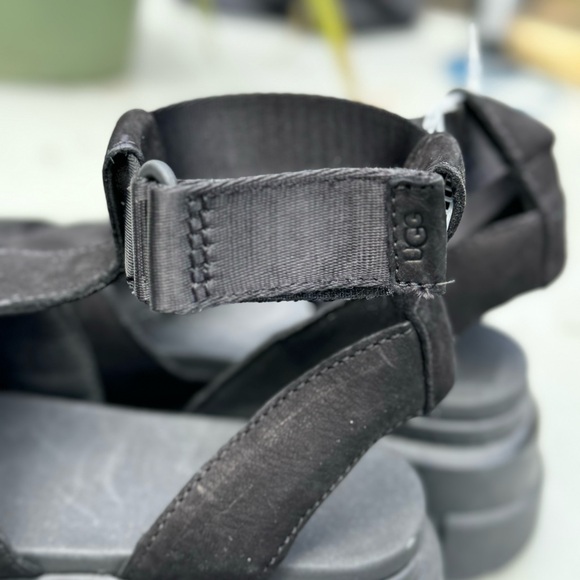 UGG Ashton Strappy Sandal - Picture 8 of 9